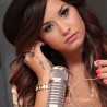 Le tatouage croix de Demi Lovato