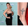 Tatouage éphémère croix Drew Barrymore