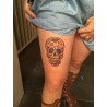 tatouage cuisse tête de mort méxicaine