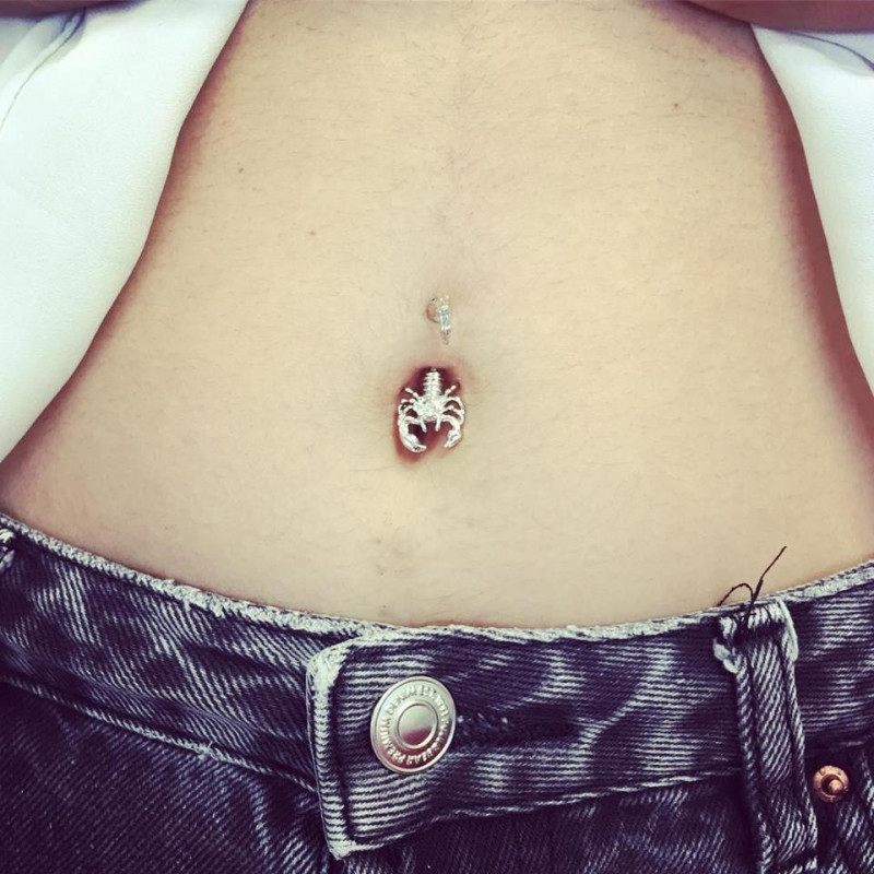 Piercing Nombril Scorpion Rouge - Banane Barbell Acier Chirurgical 316L Anti-Allergique, LOVEPIERCING