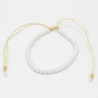 Bracelet en Perles Blanches avec Cordon Doré Ajustable