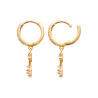 Boucles d’oreilles en plaqué or – Créoles avec pendentifs lune et zircon (vendues à la paire)