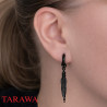 Boucles d’oreilles créoles noires avec pendentif plume en acier chirurgical – Style audacieux et tendance