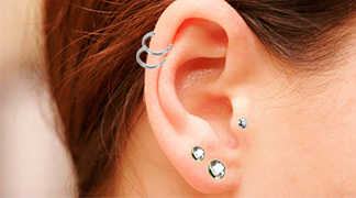 percing tragus sur le cartilage