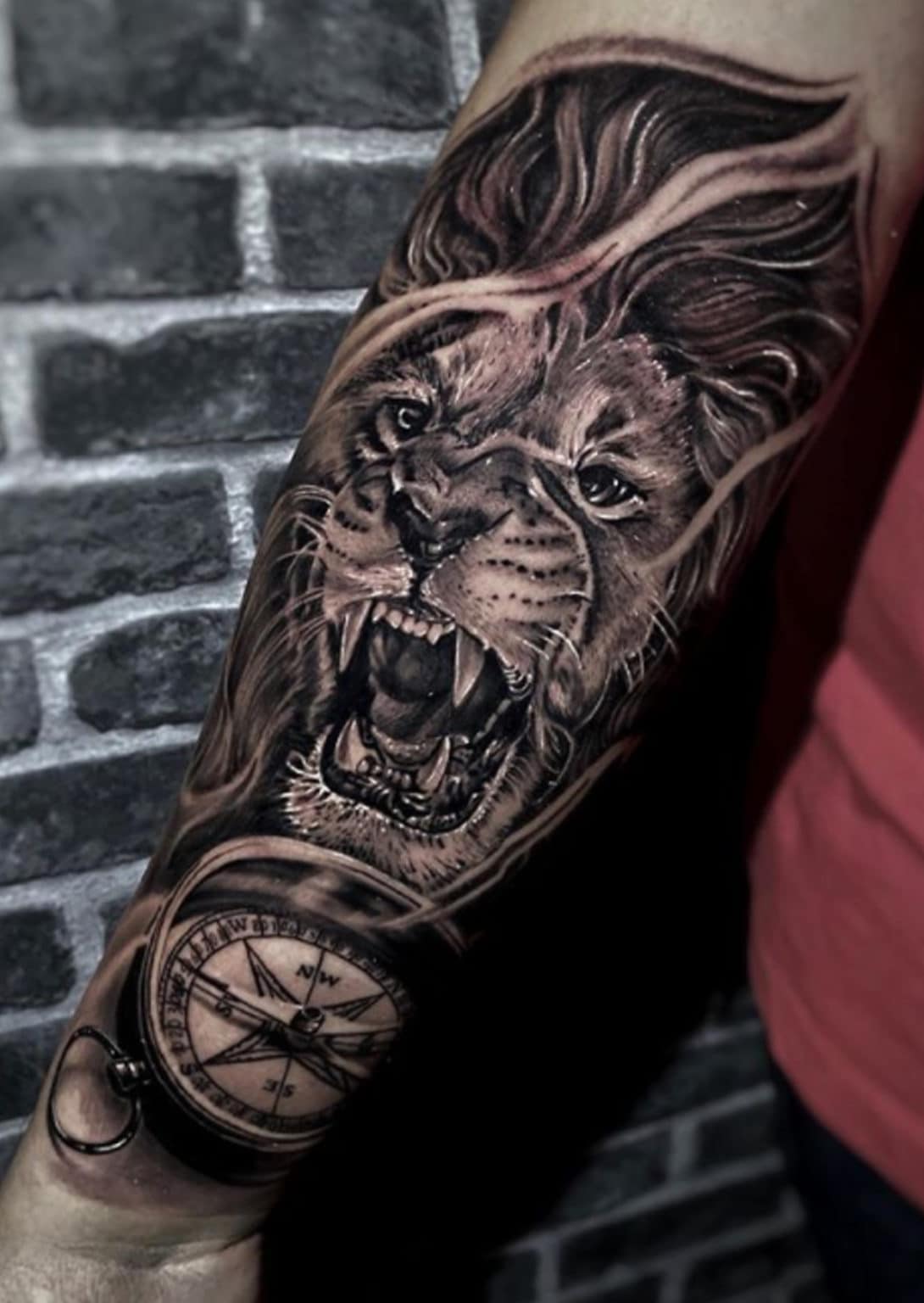 Tatouage Lion Bras