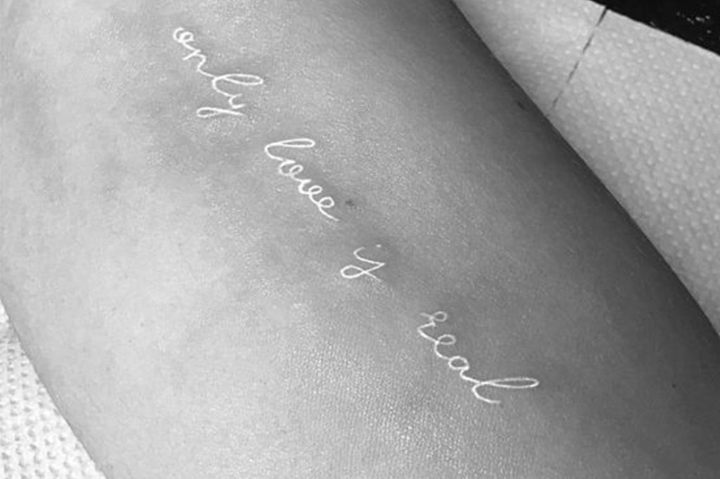 Tatouages à encre blanche : quels sont les conseils, les tendances et