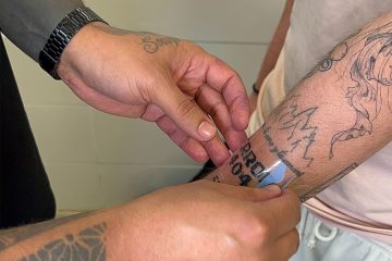 Tarawa et le tatouage dès 17 ans: sécurité, art et expérience chez Tarawa