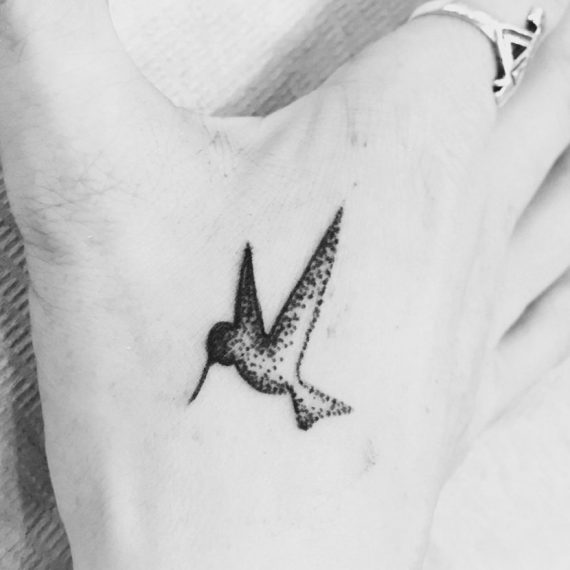 colibri dot work Tattoo Tarawa Cap d'Agde