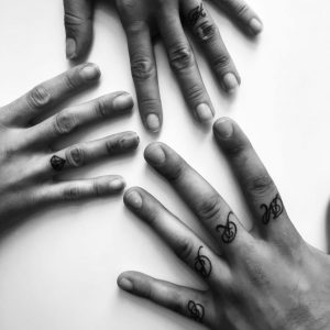 finger tattoo Tarawa Cap d'Agde