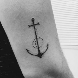 tatouage ancre marine fine Tattoo Tarawa Cap d'Agde