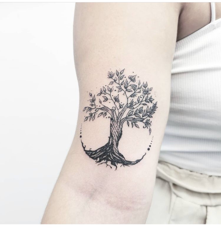 Tattoo Tarawa Lost-Créa Vias tatouage arbre de vie femme derrière bras