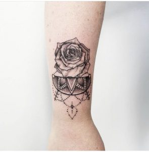 Tattoo Tarawa Lost-créa Vias tatouage avant bras fleur mandala