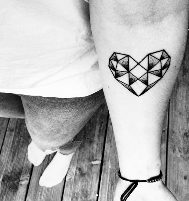tatouage coeur geometrique Tattoo Tarawa Cap d'Agde Cavezza