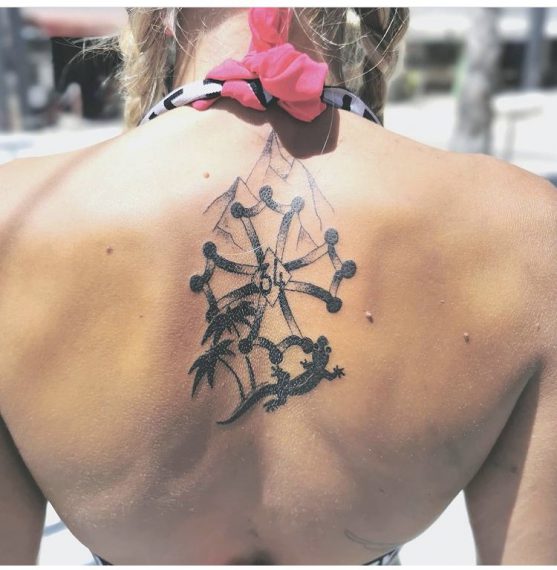 Tattoo Tarawa Lost-Créa Vias tatouage croix occitane femme