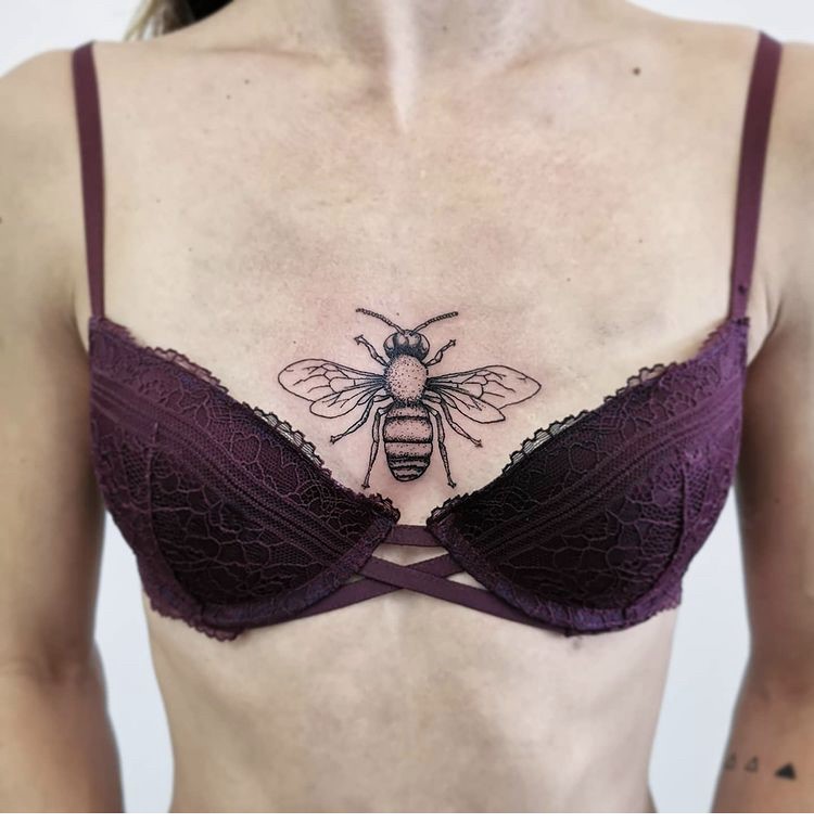 tatouage femme abeille Tattoo Tarawa Lost-Créa Vias