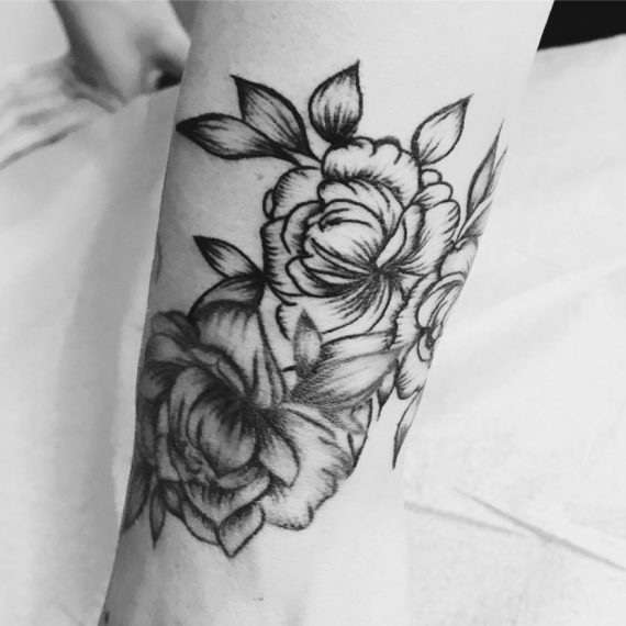 tatouage fleur Tattoo Tarawa Cap d'Agde