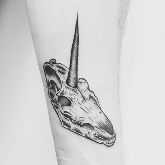tatouage licorne skull Tattoo Tarawa Cap d'Agde