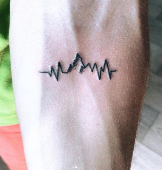 tatouage montagne minimaliste Tattoo Tarawa Cap d'Agde