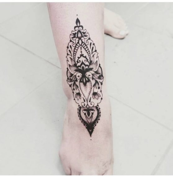 tatouage pied femme ornemental Tattoo Tarawa vias Lost-Créa