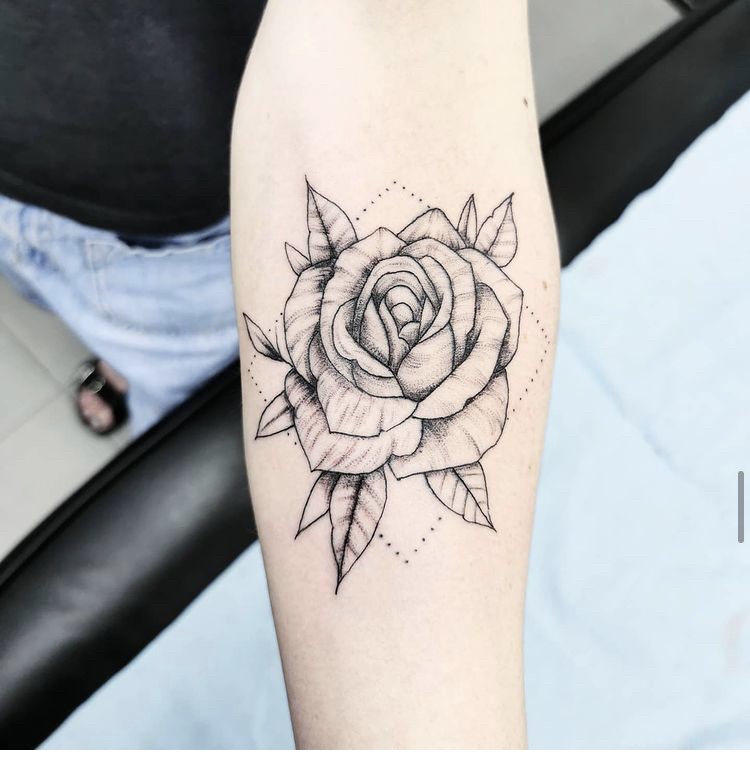 Tattoo rose bras femme