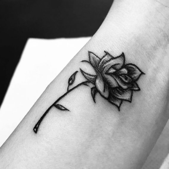 tatouage rose poignet Tattoo Tarawa Cap d'Agde