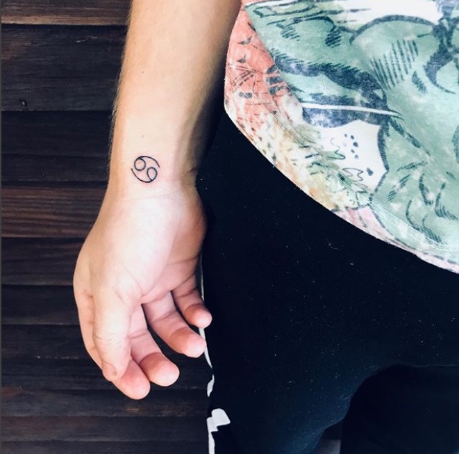 tattoo 69 minimaliste Tattoo Tarawa Cap d'Agde Cavezza