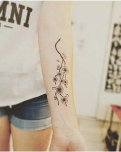 tattoo fleur bras Tattoo Tarawa vias lost-créa