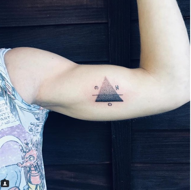 triangle dot work Tattoo Tarawa Cap d'Agde Cavezza