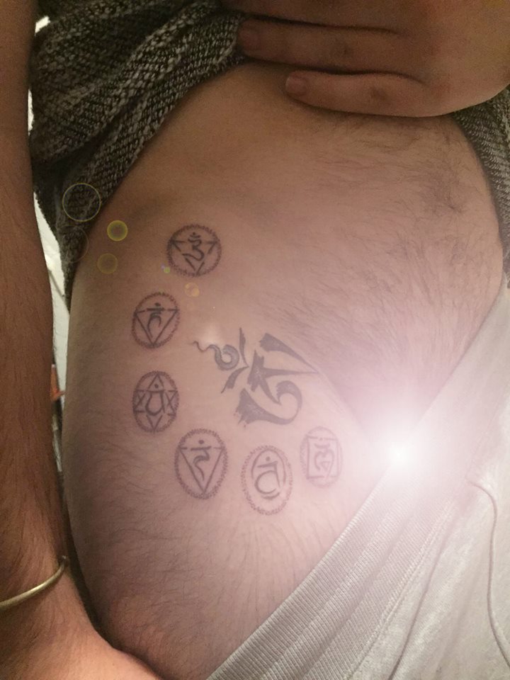 Tatouage Les 7 chakras Graphique Dotwork par Padawan Tarawa Cap d'agde