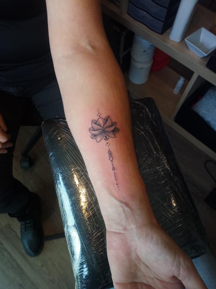 Tatouage Lotus mandala Tattoo Tarawa Cap d'Agde Lily