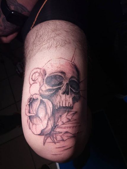 Tatouage Skull and Roses Graphique Dotwork Géometrique Padawan Tarawa