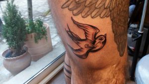 Tatouage hirondelle Tarawa Cap d'Agde par Lily