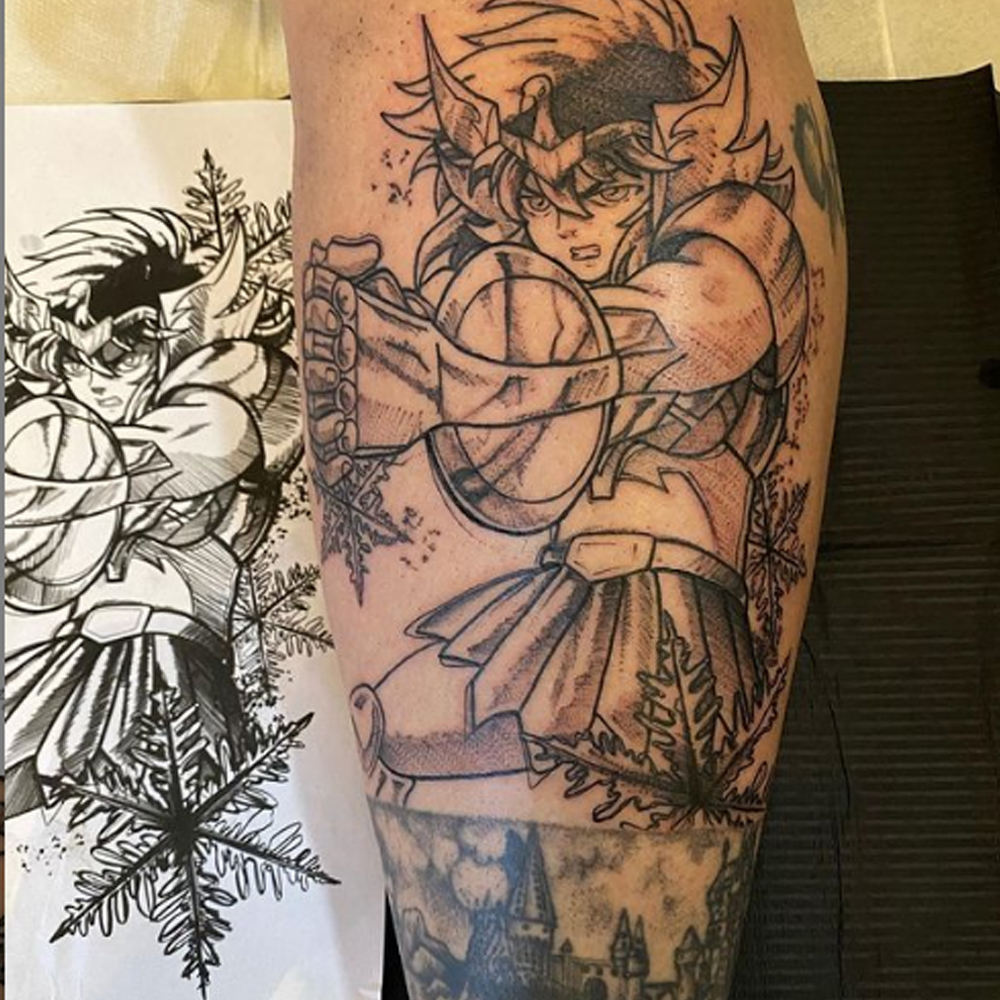 Tatouage manga Cygnus Hyōga par Hajone Ink Tarawa Cap d'Agde