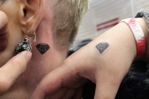 tatouage diamants réalistes tatoueur loris Padawan studio Tarawa au Cap d'Agde
