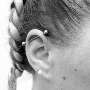 piercing oreille industriel par Nat Tarawa Cap d'Agde