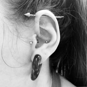 piercing tragus et conch par Nat Tarawa Cap d'Agde