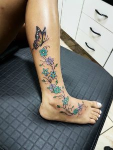 tatouage pied papillon fleur couleur tarawa cap d agde diego cavallini