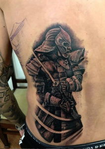 Tatouage Samouraï japonais par Diego Cavallini studio Tarawa Cap d'Agde