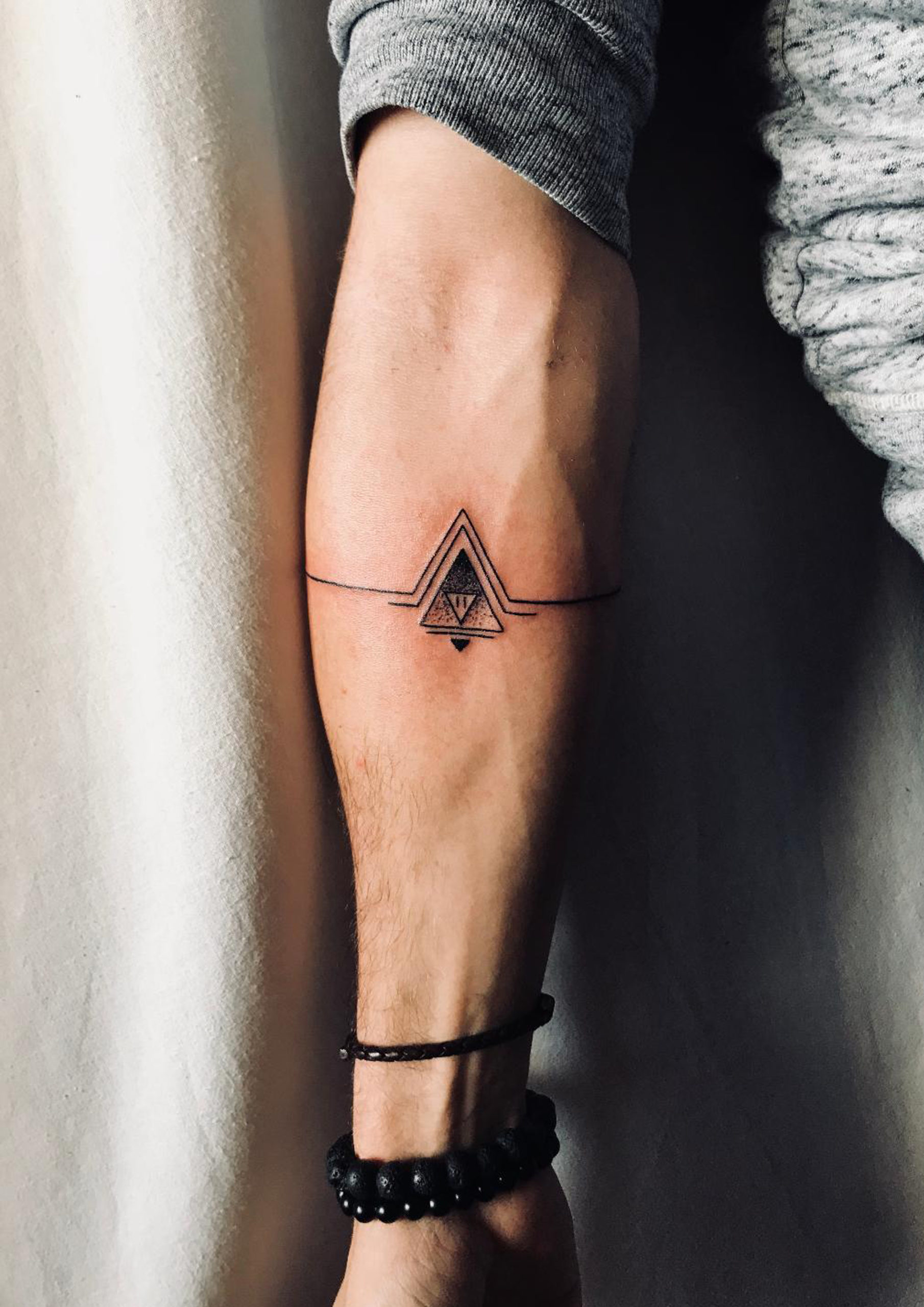 Tatouage ligne triangle avant bras Cavezza tarawa Cap d'Agde