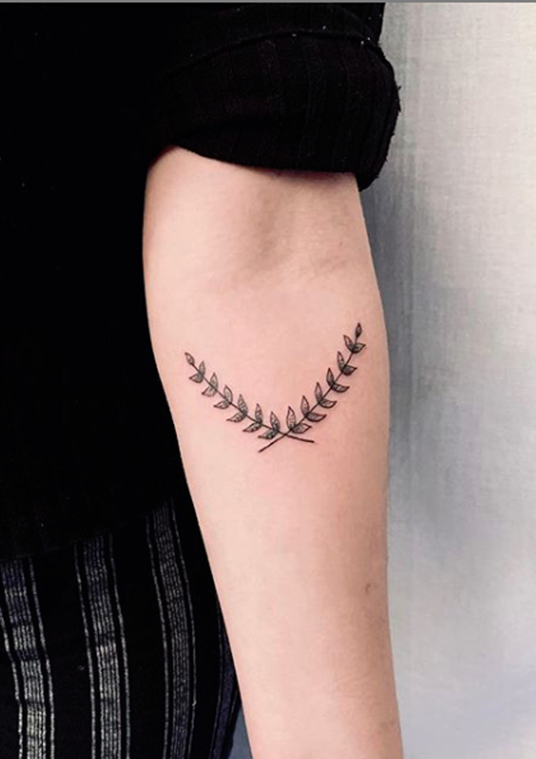 Tatouage minimaliste par Cavezza Tarawa Cap d'Agde