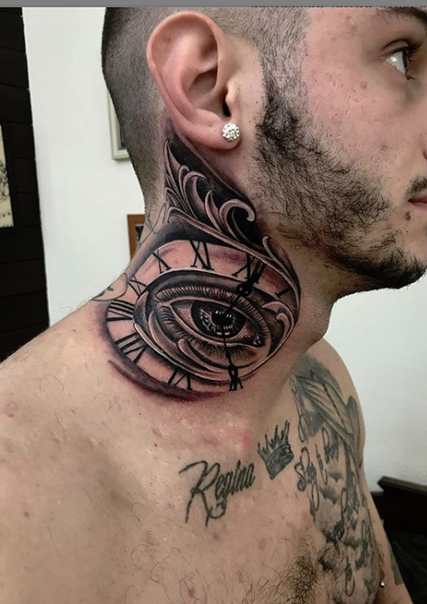 Tatouage œil avec horloge par Diego Cavallini Tarawa Cap d'Agde