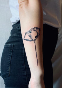 Tatouage rose sketching par Cavezza Tarawa Cap d'Agde