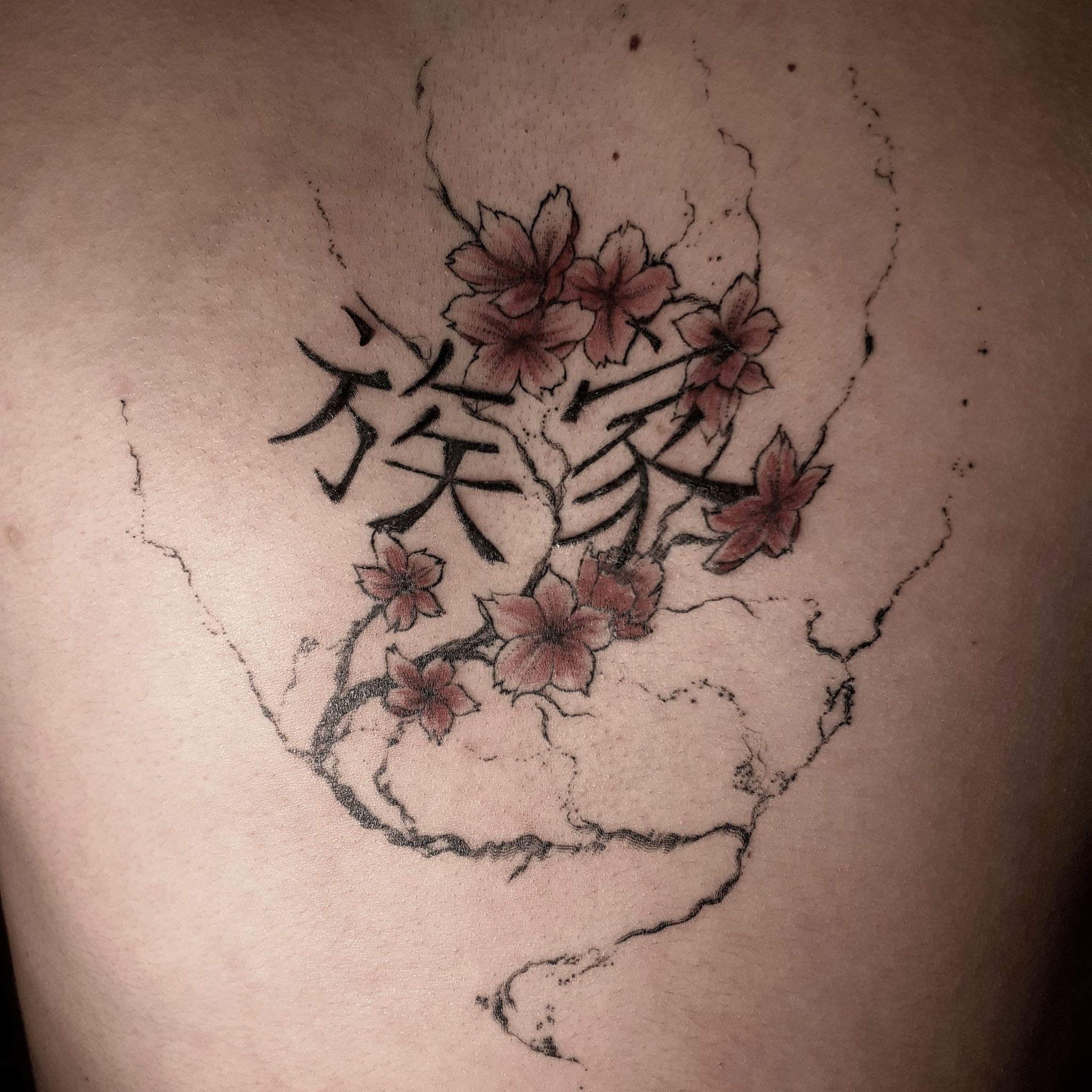 tatouage cerisier par Padawan Tattoo Tarawa Cap d'Agde