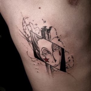 tatouage graphique sur les côte par Padawan Tattoo Tarawa Cap d'Agde