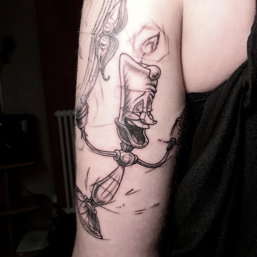 tatouage lumière la belle et la bête par Padawan Tattoo Tarawa Cap d'Agde