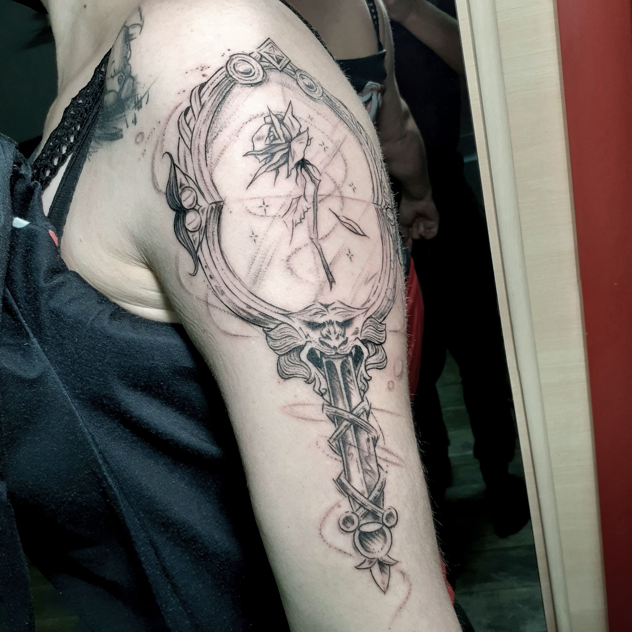 tatouage miroir belle et la bête Disney réalisé par Padawan Tattoo