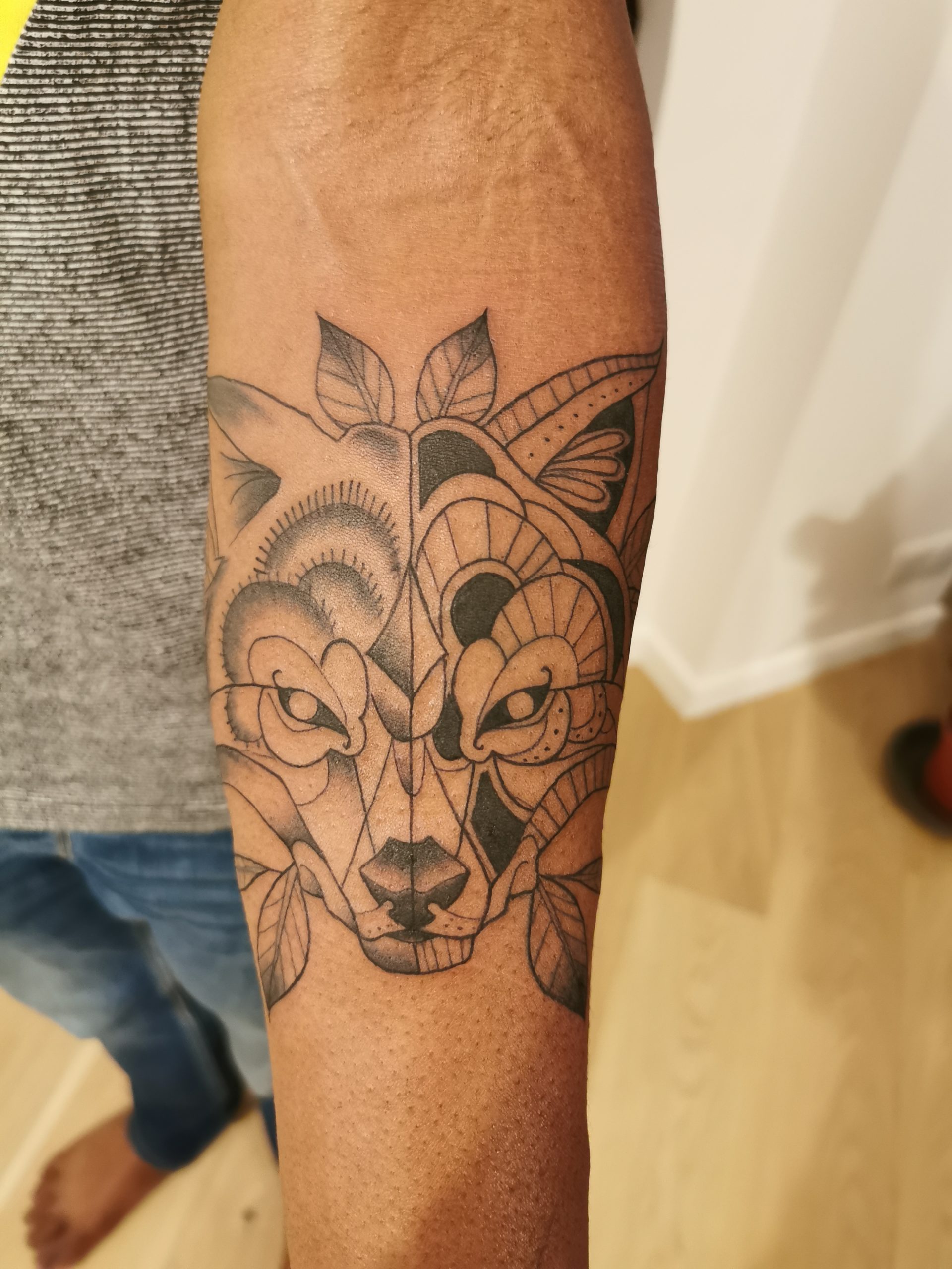 tatouage renard géométrique par Saumon-cru Tarawa Cap d'Agde