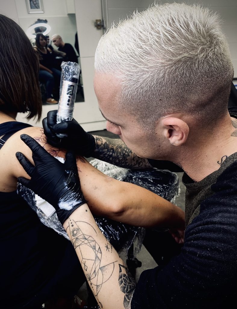 tatoueur équipe Tarawa Roanne Liink